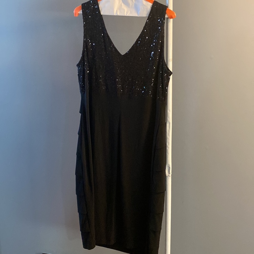 Dress - Picture 4 of 4